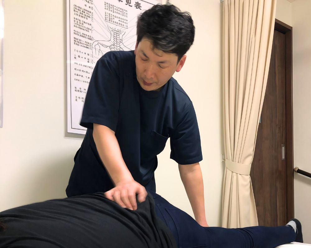 一歩堂で施術を行っている様子